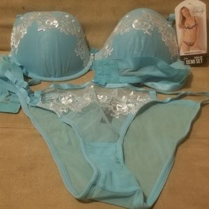 Bra and panty set